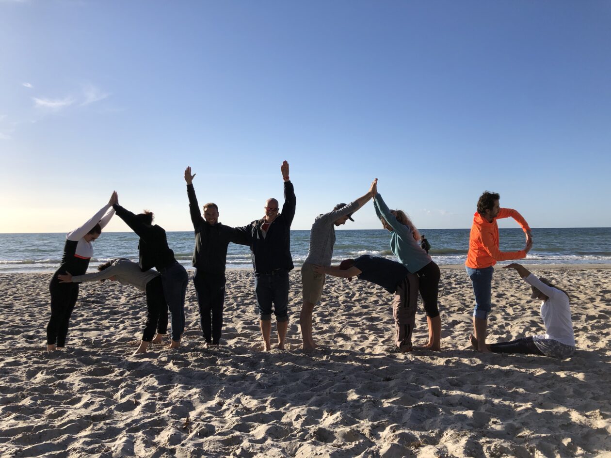 Seit 20 Jahren setzen wir bei der AHAB-Akademie Maßstäbe in der Gesundheitsförderung und Prävention. Mit über 200.000 Absolventen weltweit haben wir bewiesen, dass lebenslanges Lernen mehr ist als nur ein Schlagwort – es ist unsere Philosophie. Feiere unser Jubiläum mit uns und profitiere von einmaligen Rabatten auf unsere renommierten Online-Kurse und Weiterbildungen. Deine Zukunft in der Gesundheitsbildung beginnt heute!