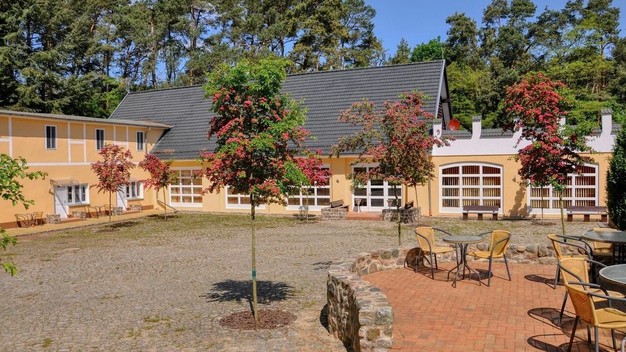 Schlüßhof Piazza mit Seminarraeumen Schlüßhof Piazza mit Seminarraeumen